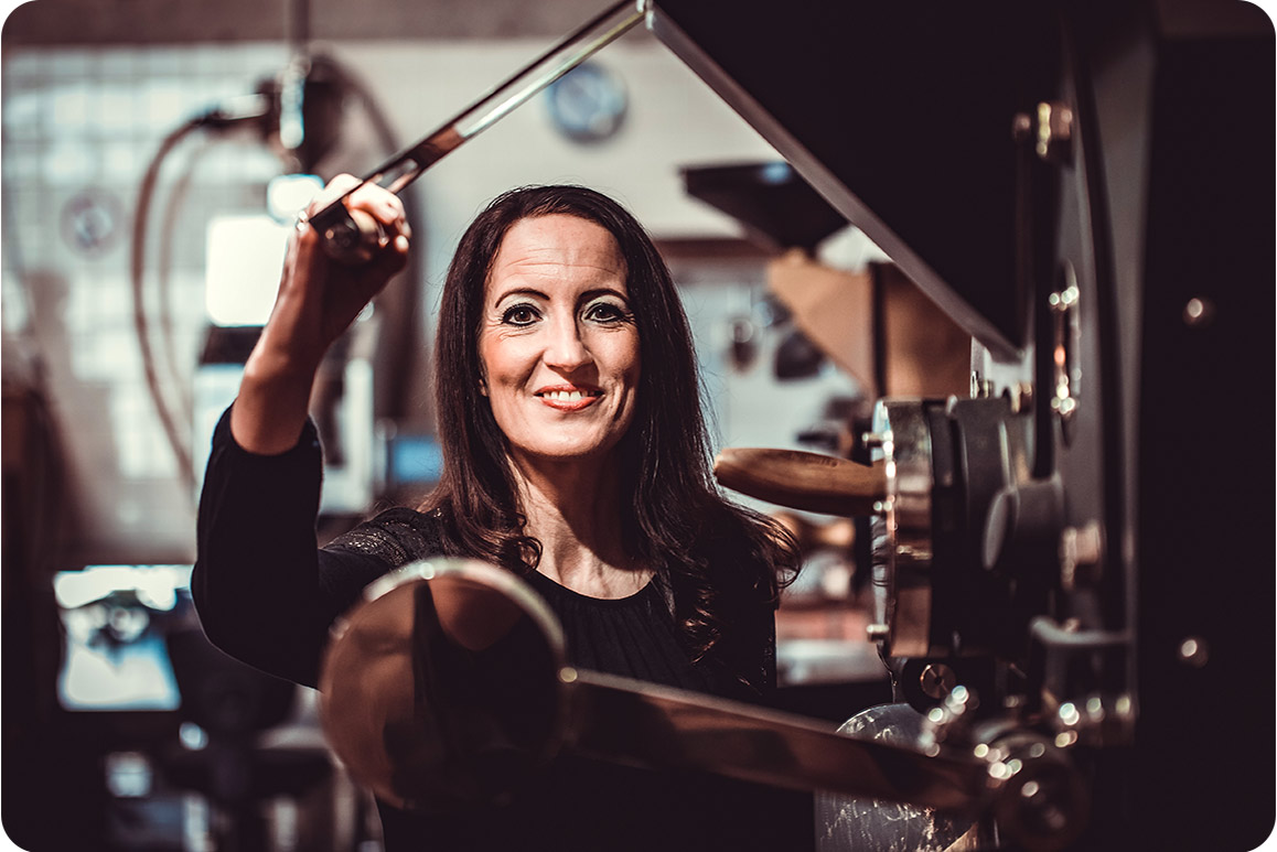 Stephanie Rigano am Röster